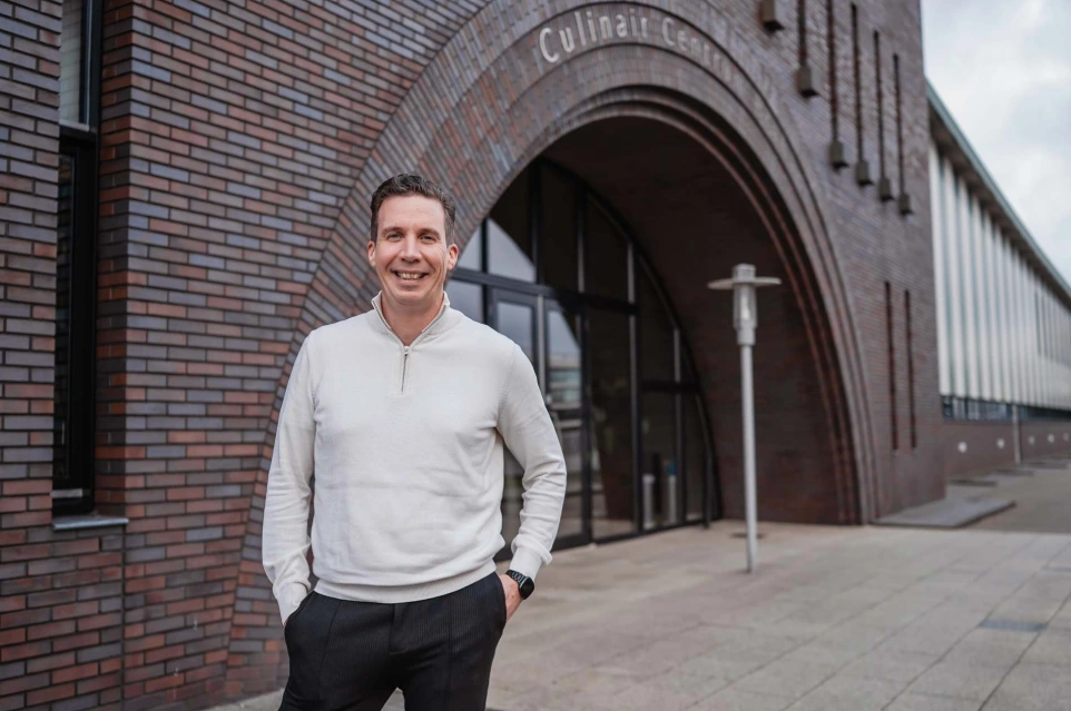 Tom voor hoofdkantoor Hutten