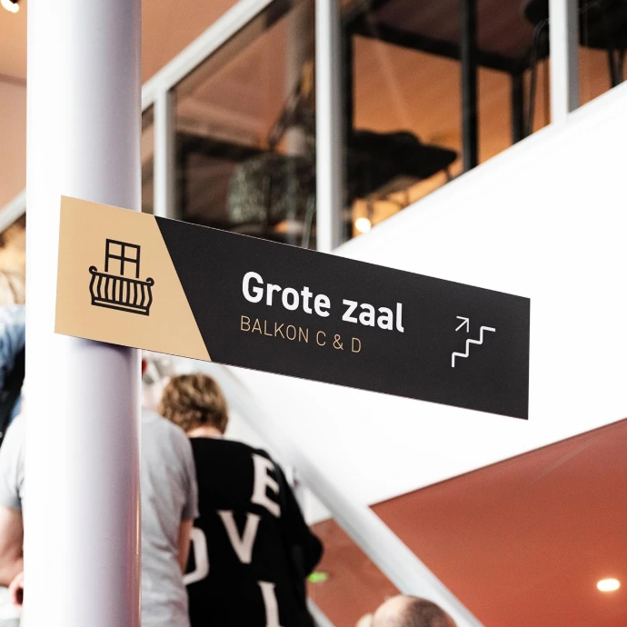 Schaffelaar theater grote zaal bord